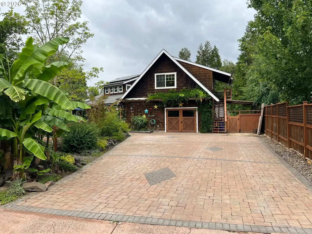 961 Tiara Street Eugene OR 97405