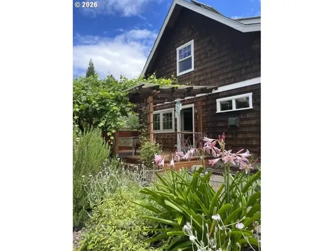 961 Tiara Street Eugene OR 97405