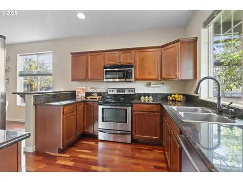 1006 NE Madrona Street Portland OR 97211