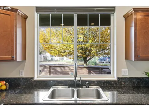 1006 NE Madrona Street Portland OR 97211