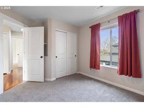 1006 NE Madrona Street Portland OR 97211