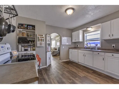 125 SW Harrison Street Sheridan OR 97378