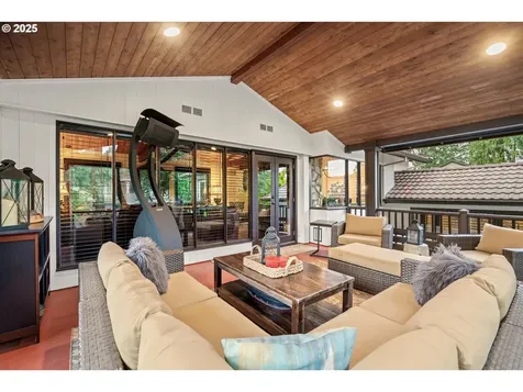 16636 Maple Circle Lake Oswego OR 97034