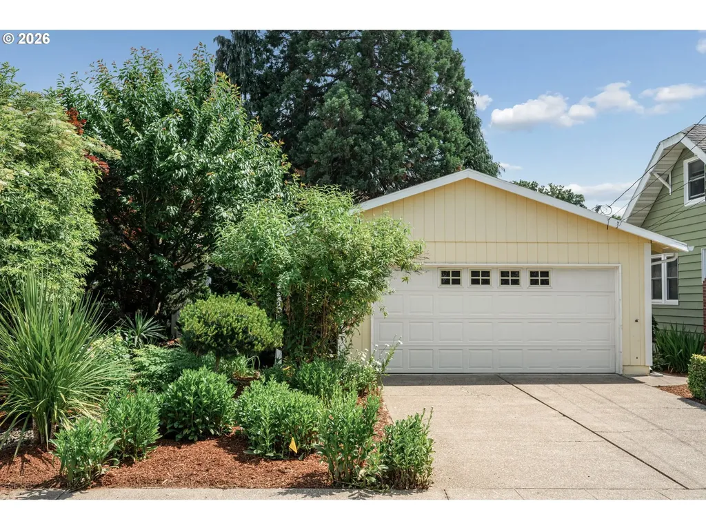 255 W Berkeley Street Gladstone OR 97027