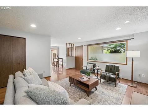 255 W Berkeley Street Gladstone OR 97027