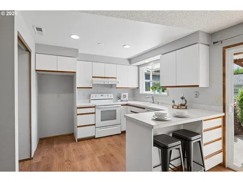 255 W Berkeley Street Gladstone OR 97027