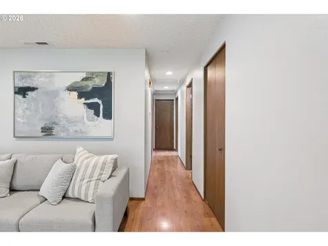 255 W Berkeley Street Gladstone OR 97027