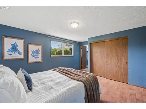 255 W Berkeley Street Gladstone OR 97027