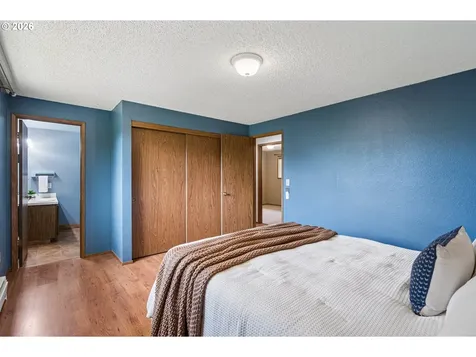 255 W Berkeley Street Gladstone OR 97027