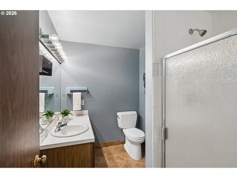 255 W Berkeley Street Gladstone OR 97027
