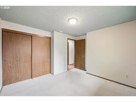 255 W Berkeley Street Gladstone OR 97027