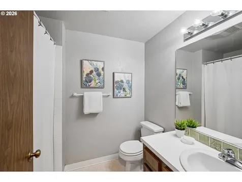 255 W Berkeley Street Gladstone OR 97027