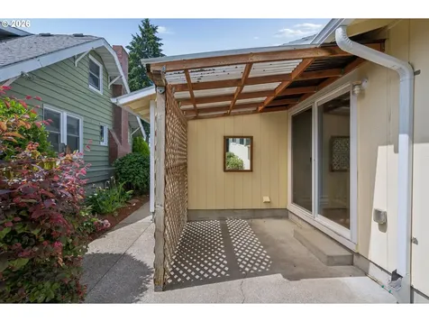 255 W Berkeley Street Gladstone OR 97027