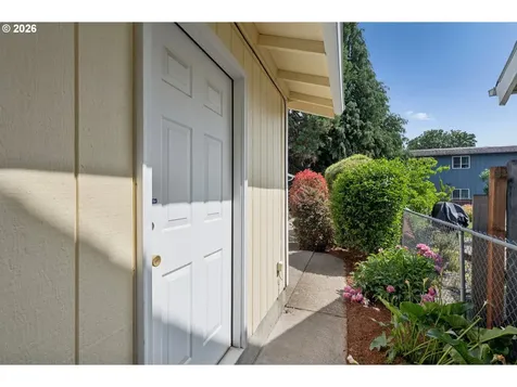 255 W Berkeley Street Gladstone OR 97027