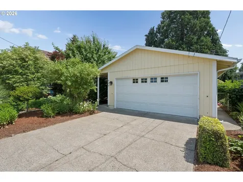 255 W Berkeley Street Gladstone OR 97027
