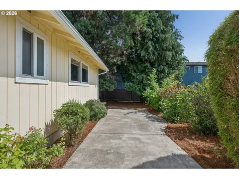 255 W Berkeley Street Gladstone OR 97027
