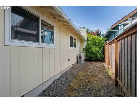 255 W Berkeley Street Gladstone OR 97027