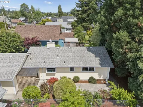 255 W Berkeley Street Gladstone OR 97027