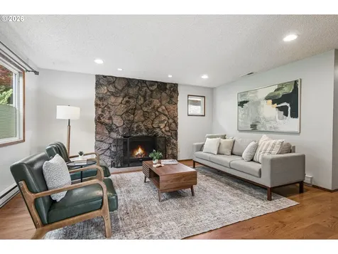 255 W Berkeley Street Gladstone OR 97027