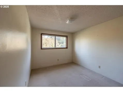 716 Scott Street Reedsport OR 97467