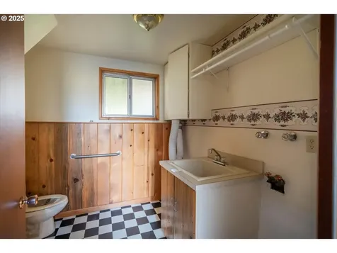 716 Scott Street Reedsport OR 97467