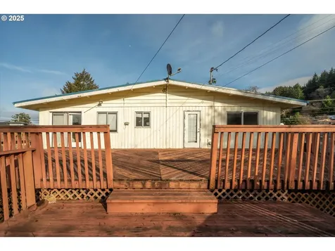 716 Scott Street Reedsport OR 97467