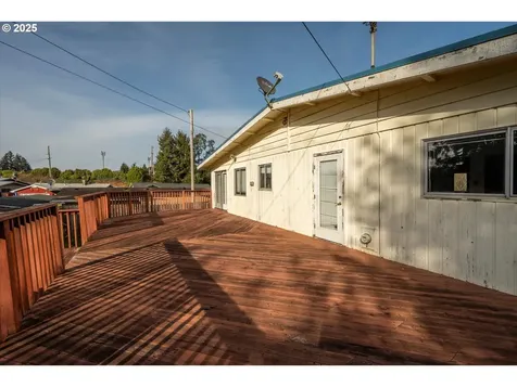 716 Scott Street Reedsport OR 97467