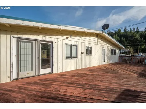 716 Scott Street Reedsport OR 97467