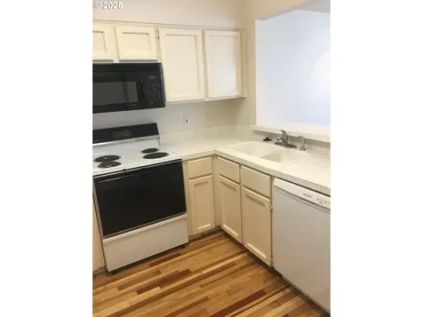 615 S Nevada Street Portland OR 97219