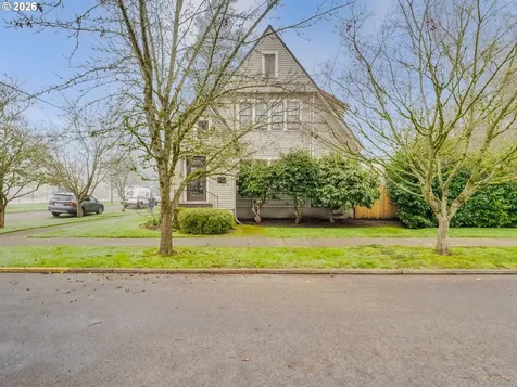 1036 NE Cowls Street Mcminnville OR 97128