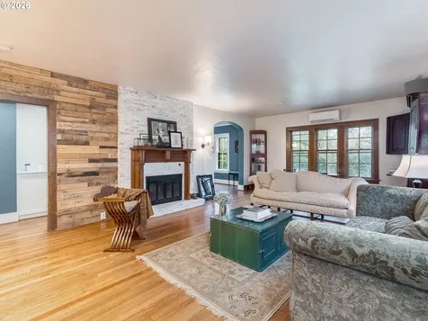 1036 NE Cowls Street Mcminnville OR 97128