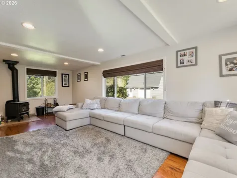 3249 64th Place NE Salem OR 97305