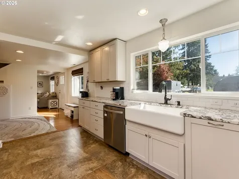 3249 64th Place NE Salem OR 97305