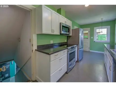 6115 SE 19th Avenue Portland OR 97202