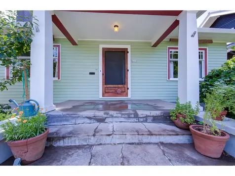 6115 SE 19th Avenue Portland OR 97202