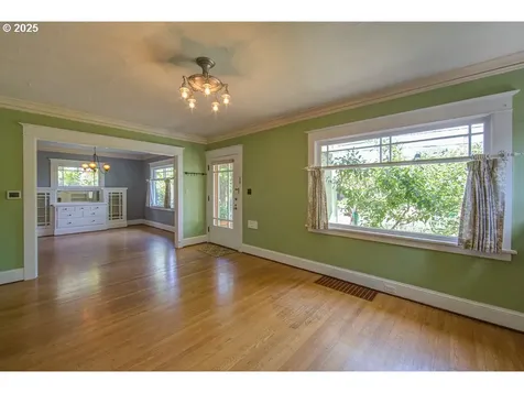 6115 SE 19th Avenue Portland OR 97202