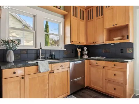 1805 SE 58th Avenue Portland OR 97215