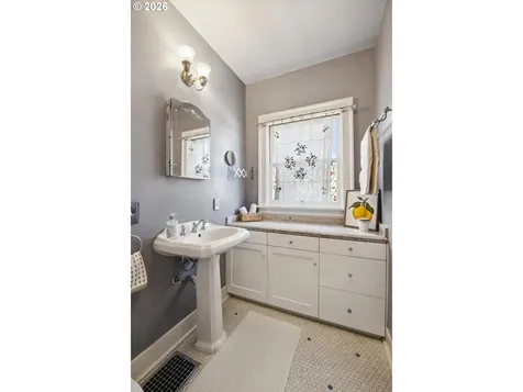 1805 SE 58th Avenue Portland OR 97215