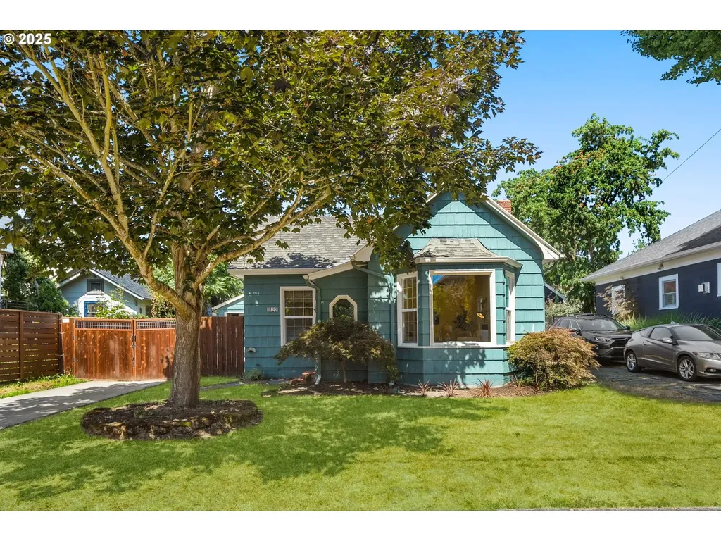 1127 SE Sherrett Street Portland OR 97202