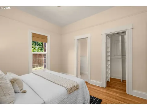 1127 SE Sherrett Street Portland OR 97202