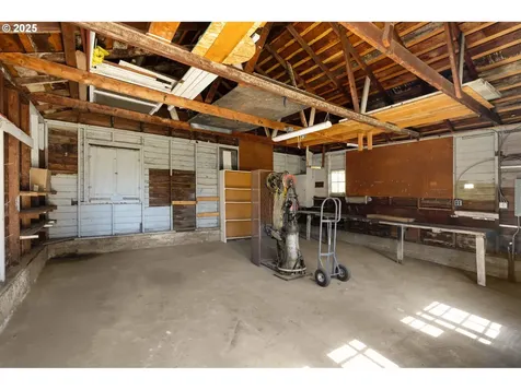 1127 SE Sherrett Street Portland OR 97202