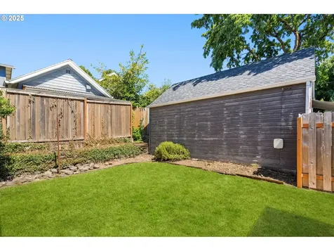 1127 SE Sherrett Street Portland OR 97202