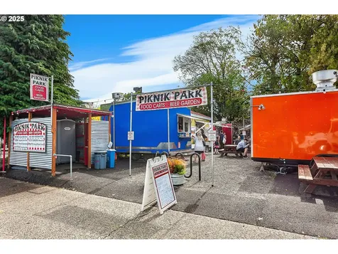 1127 SE Sherrett Street Portland OR 97202