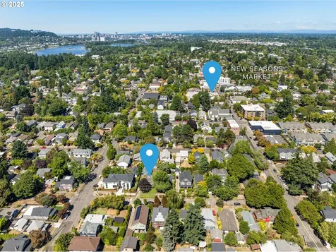 1127 SE Sherrett Street Portland OR 97202