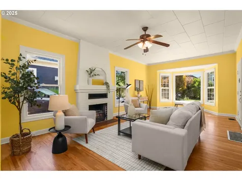 1127 SE Sherrett Street Portland OR 97202