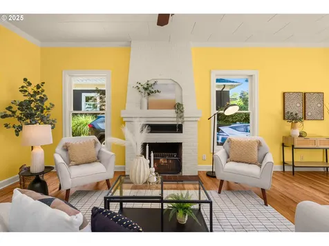 1127 SE Sherrett Street Portland OR 97202