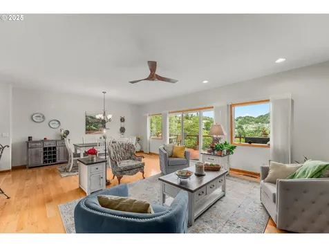 371 NW Rachel Lynn Way Roseburg OR 97471