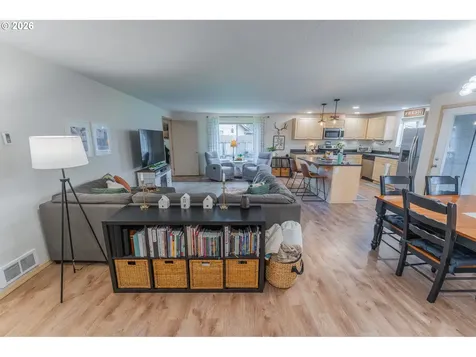 2318 8th Street Springfield OR 97477