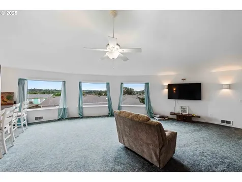 1101 Blanco Avenue Coos Bay OR 97420