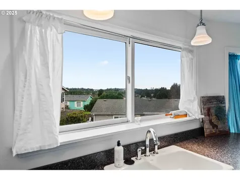 1101 Blanco Avenue Coos Bay OR 97420